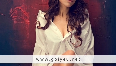 Khi bạn tuột một cúc áo ngực…